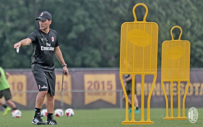 Montella indicazioni in campo (1)