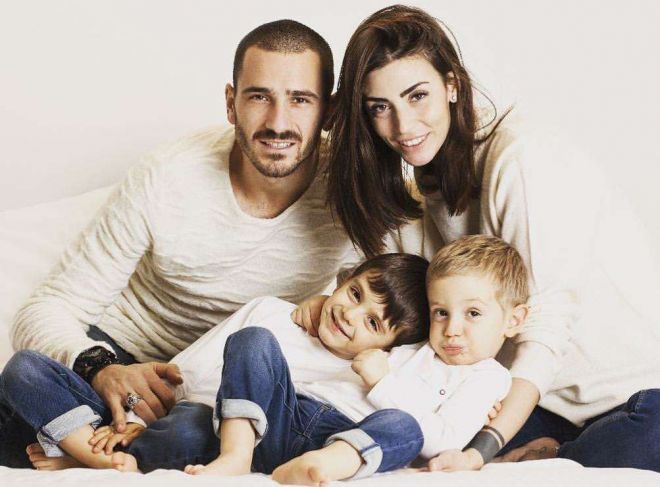 leonardo-bonucci-e-martina-maccari-con-i-figli