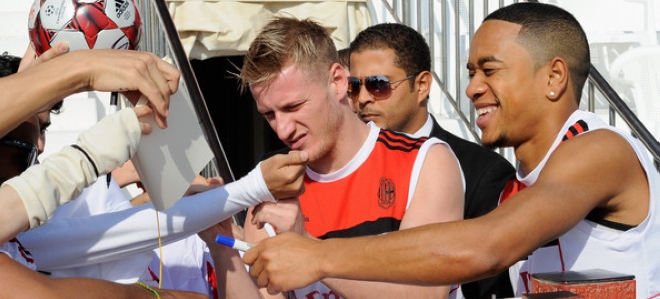 Urby+Emanuelson+Ignazio+Abate+AC+Milan+Training+mZP49i4mH8Ml