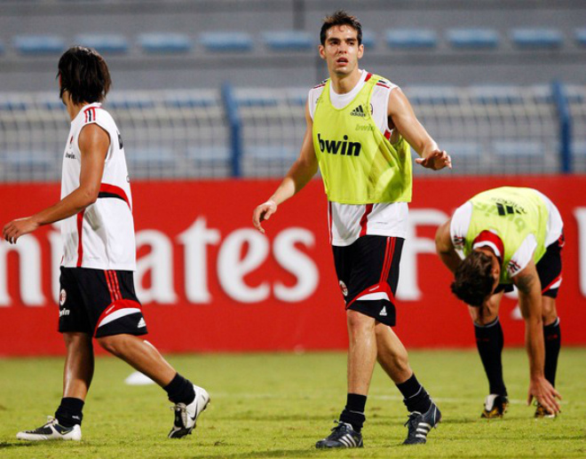 Kaka+AC+Milan+Training+Press+Conference+y2_xeoUTUfTl