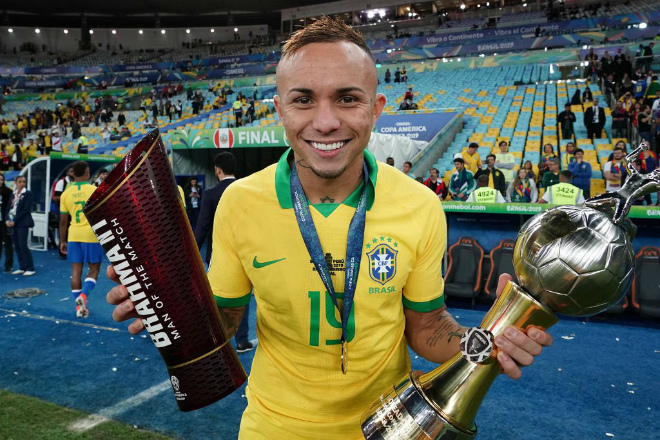 Everton Soares -28-08