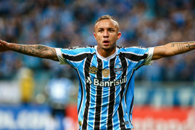 Everton Soares-15-05