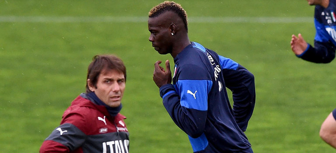 mario-balotelli-antonio-conte-italy-training_3227614